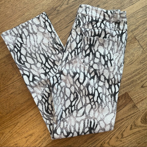 St. John Sport White with Black and Grey All Over Print 5 Pocket Jeans Size 8 - Picture 3 of 7